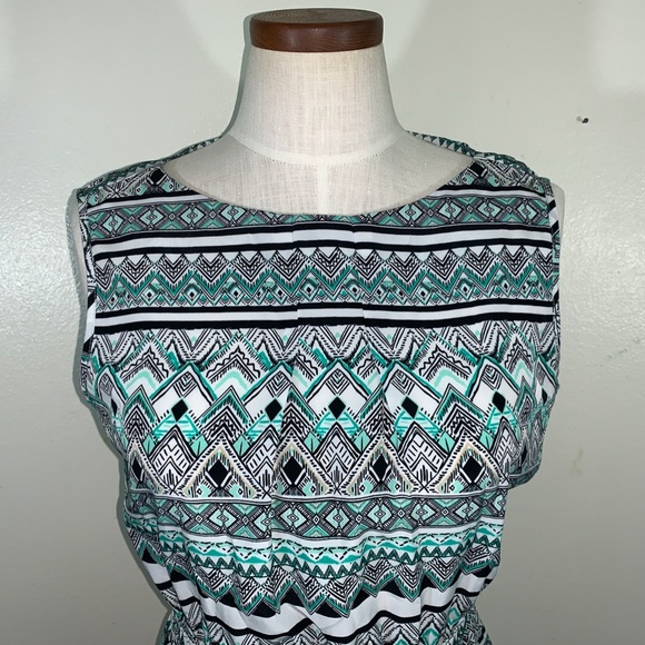 Patterned Dress - Picture 2 of 6